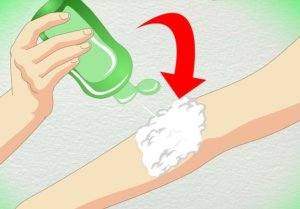 Снятие пластыря с помощью шампуня