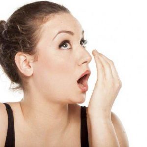 Как определить неприятный запах изо рта