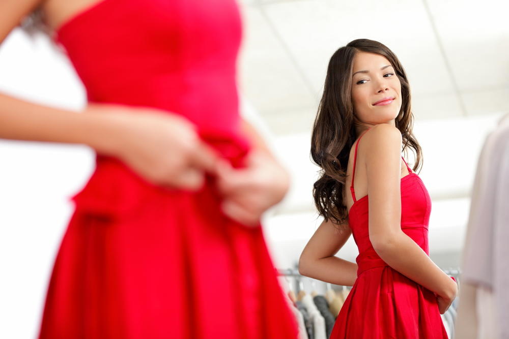 Как и с чем носить красное платье?