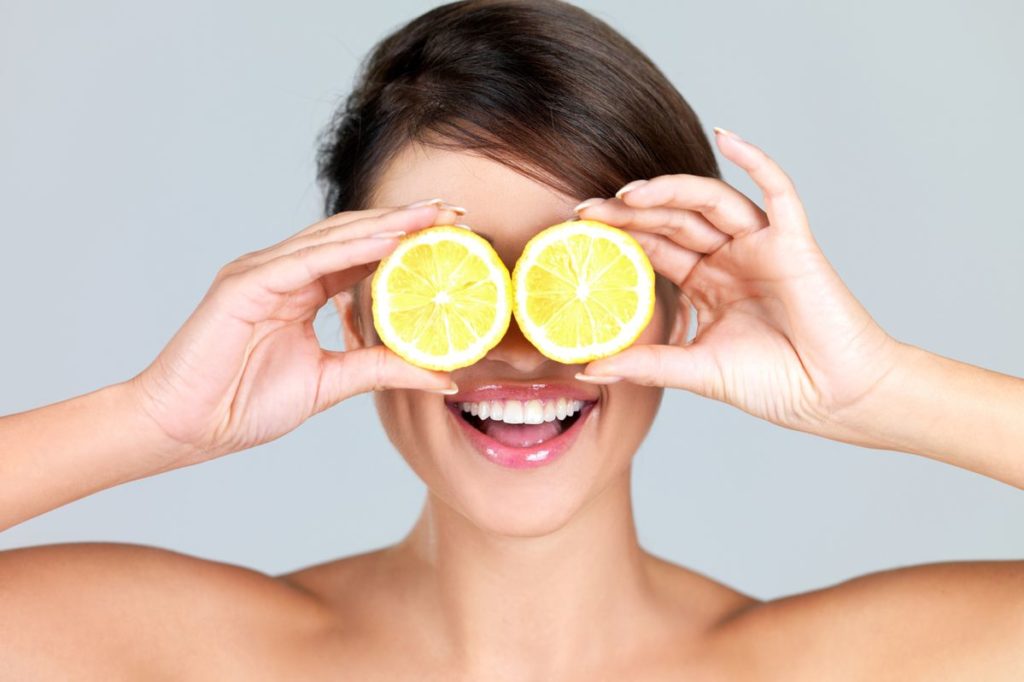 Маска для лица с лимоном: естественный способ избавиться от угрей и пятен