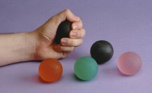 Разработка руки с помощью резиновых мячиков