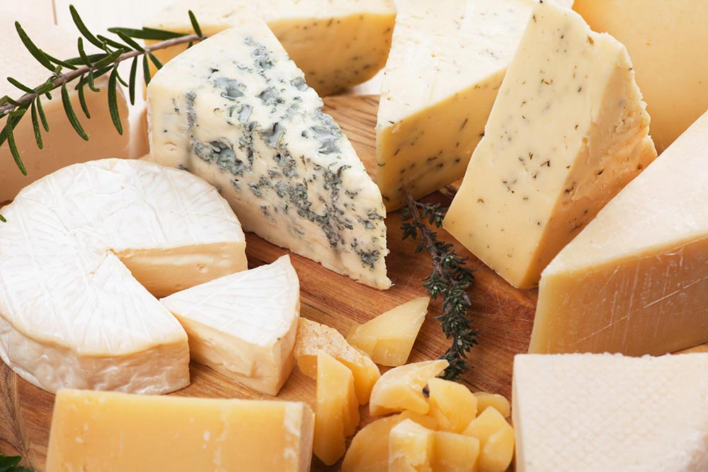 Какой сыр подходит для похудения? Калорийность сортов сыра.