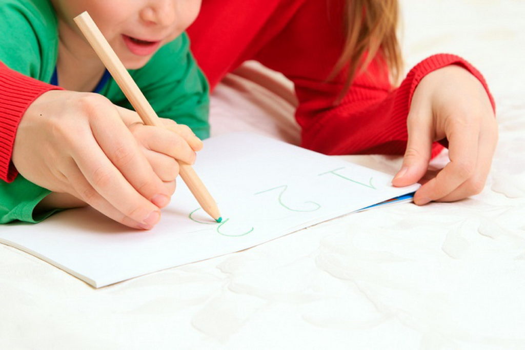 Как научить ребёнка держать ручку правильно