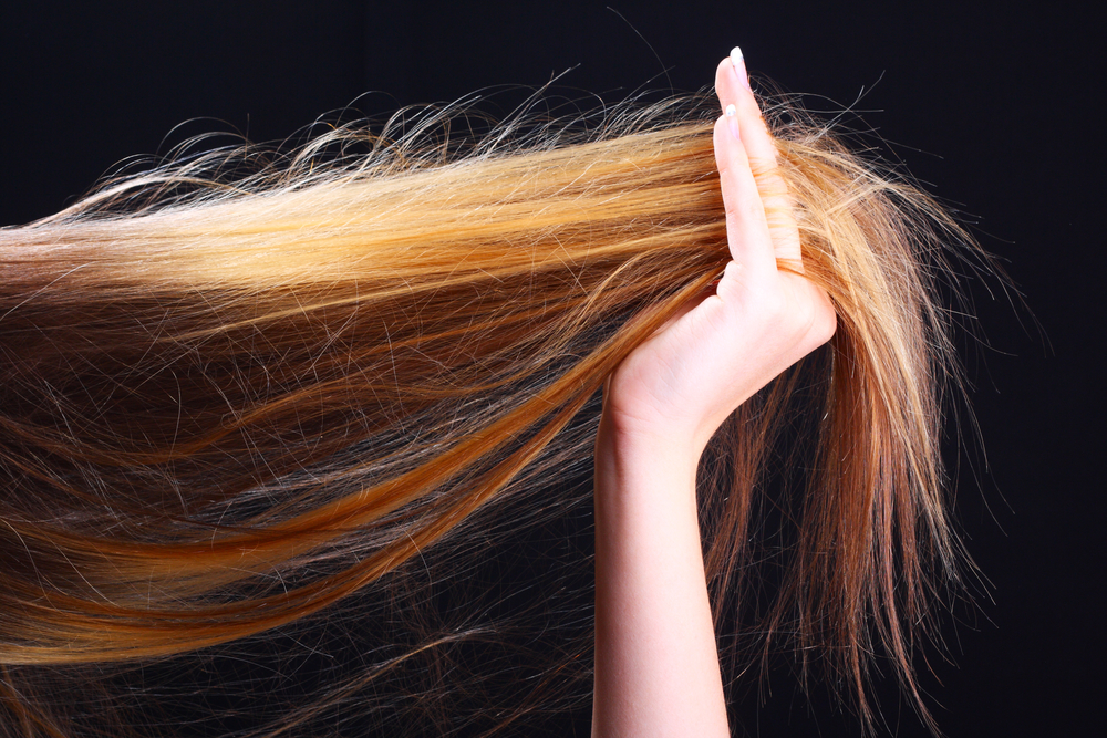 Ломкие волосы: причины и лечение
